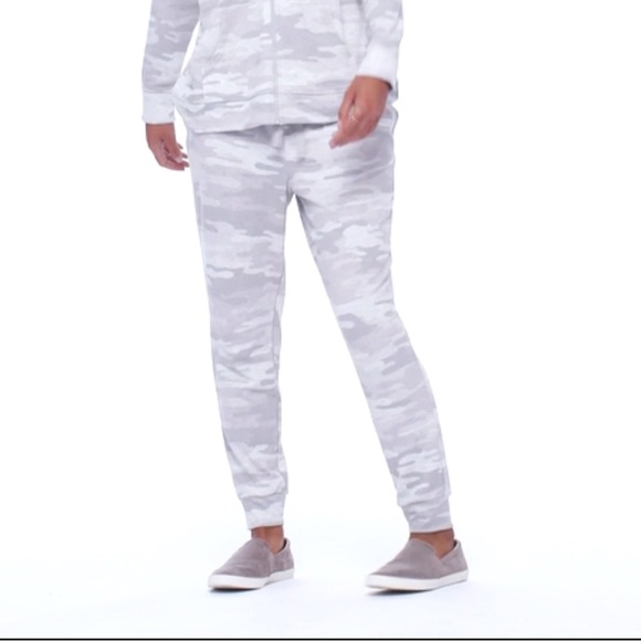 Style & Co. Macy’s Joggers Size Medium Gray White Camo Print - Picture 4 of 8
